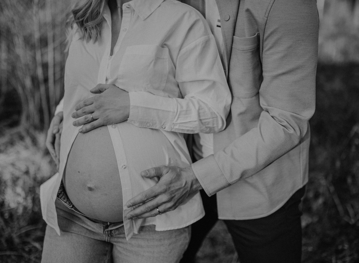 Babybauchshooting im Wald